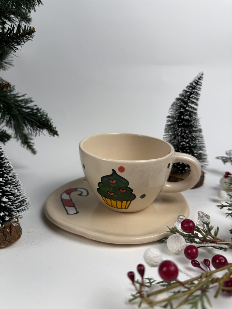 Mala skodelica s podstavkom – Božični Cupcake